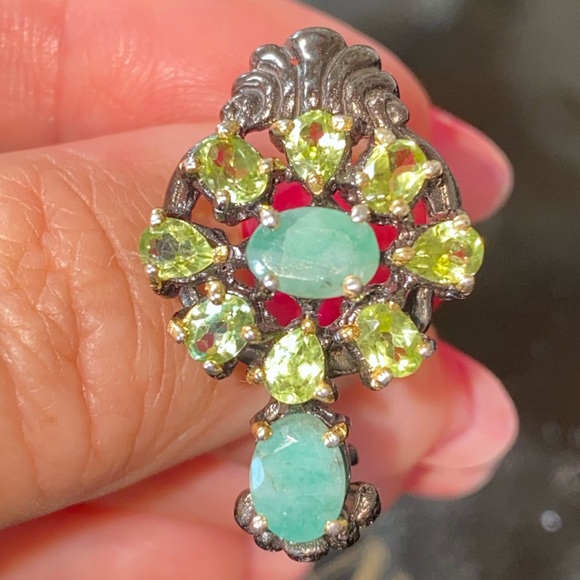 Classy Genuine Emerald Peridot Ring - Picture 5 of 12